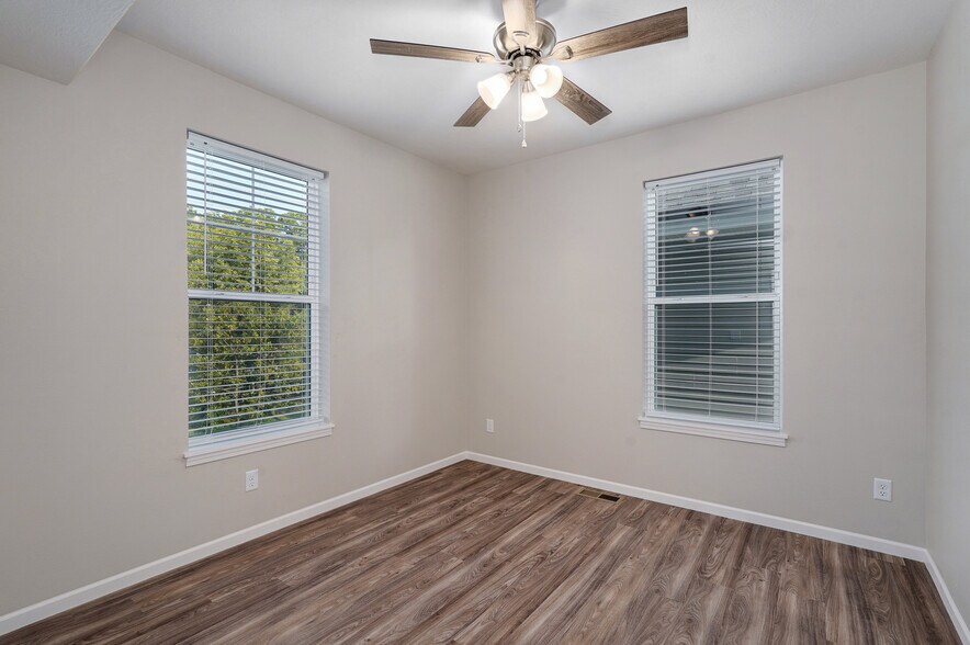 Building Photo - 319 S Florence Ave