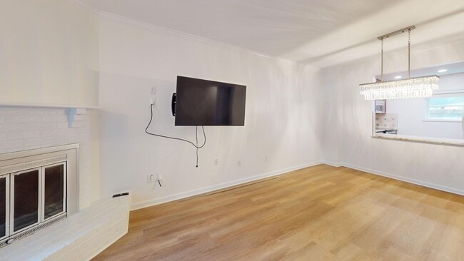 Building Photo - Rare Secluded Two Bedroom Arlington Townho...