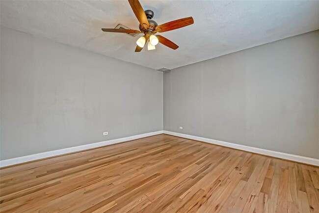 Building Photo - 802 E 29th St
