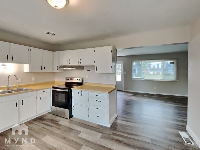 Building Photo - 654 Hillsdale Dr