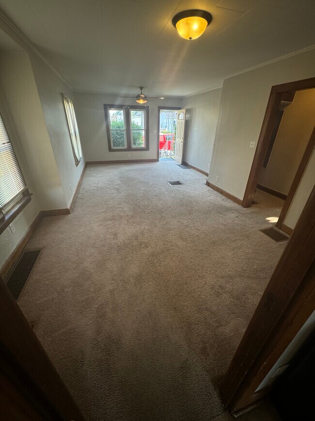 Building Photo - 912 Oak Grove Ave