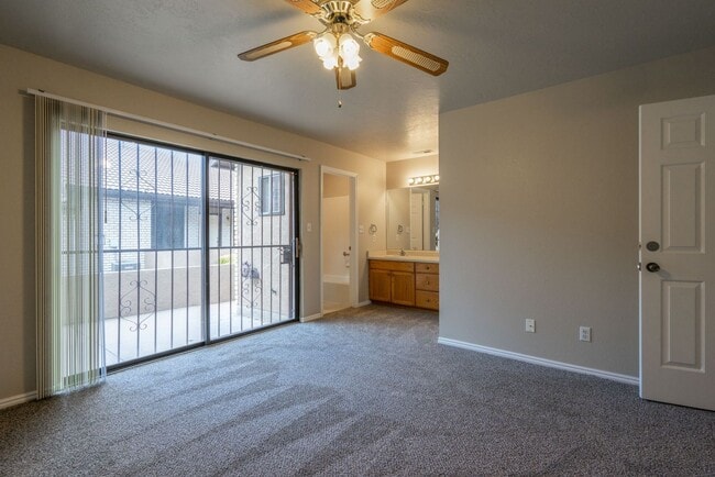 Building Photo - Spacious Updated Townhome in Downtown St. ...