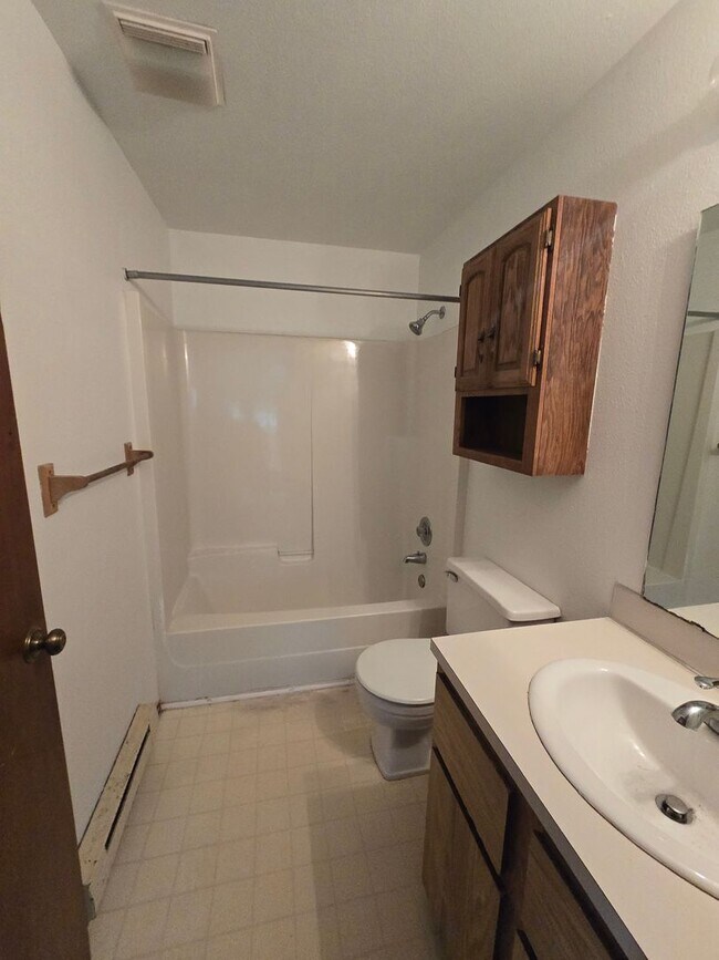 Building Photo - 1610 Lincoln St