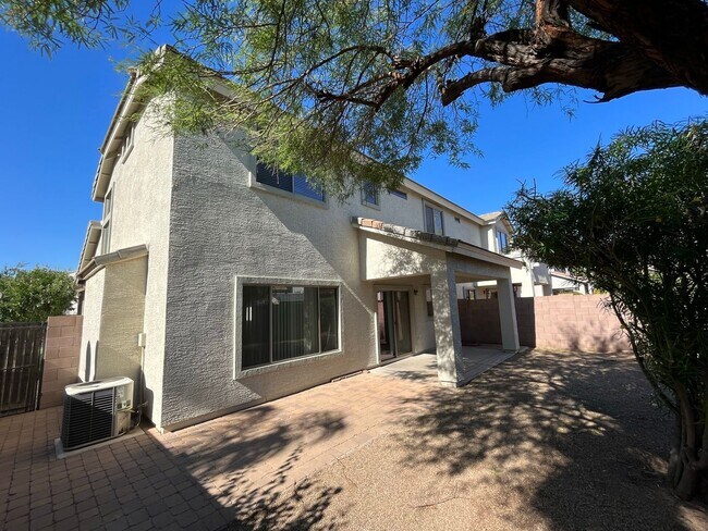 Building Photo - 4 Bedroom Home in Lantana Village Near E Ocotillo Rd. and S McQueen Rd!