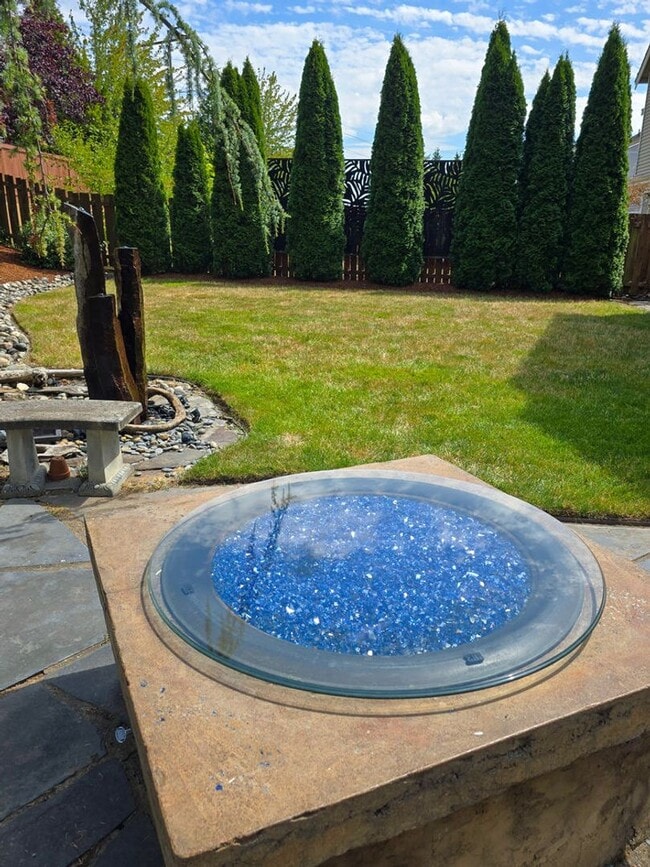 Building Photo - Gorgeous 4 Bedroom Lake Stevens Home in Cr...