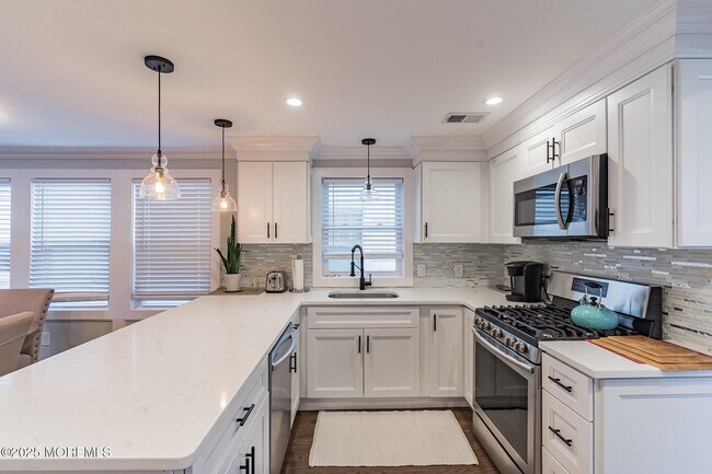 Building Photo - 605 Monmouth Ave