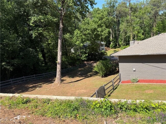 Building Photo - 3336 Camelot Dr NE