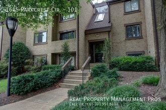 Building Photo - 1645 Parkcrest Cir