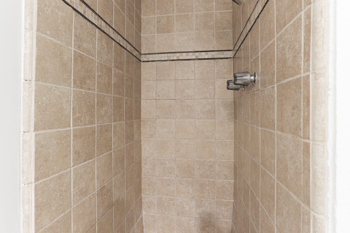 Building Photo - 222 N Rose St