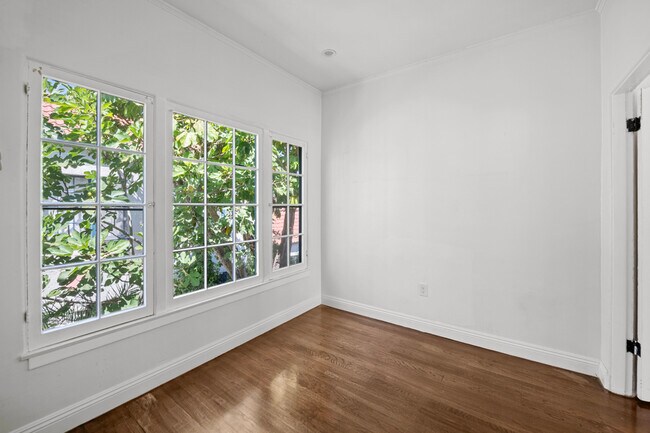 Building Photo - 647 N Spaulding Ave
