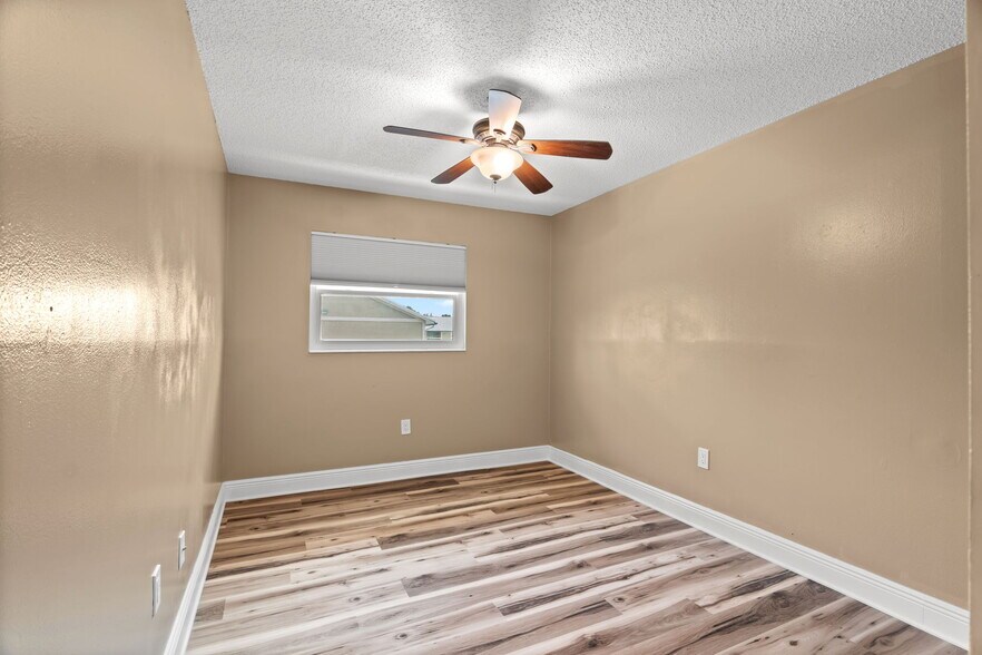 Building Photo - 252 Ulster Ln
