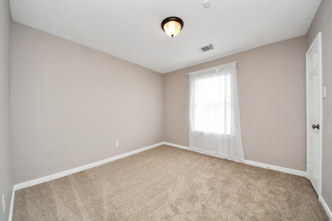 Building Photo - 7447 Oakwood Canyon Dr