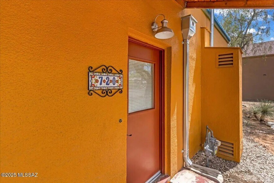 Building Photo - 720 N Palo Verde Blvd