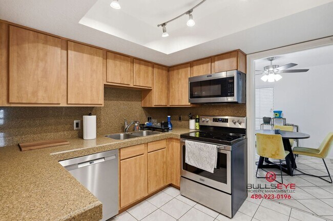 Building Photo - 8344 N 21st Dr