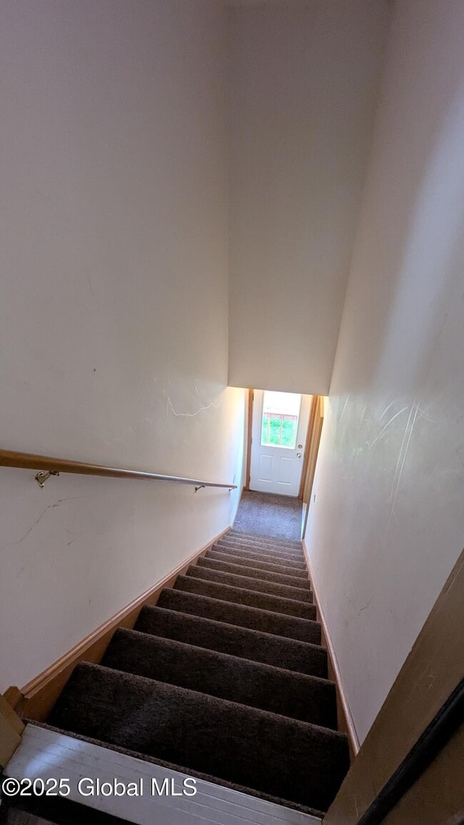 Building Photo - 821 Salina St