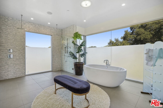 Building Photo - 9716 Oak Pass Rd