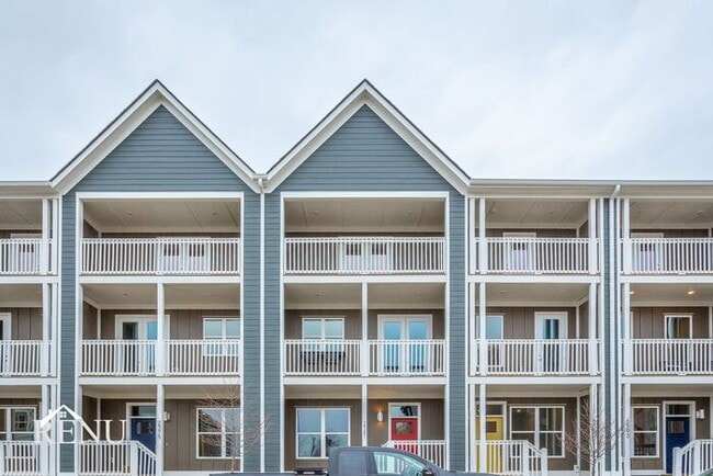 Building Photo - 2375 E 18th St