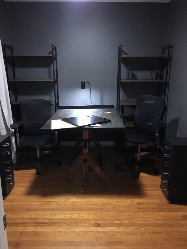 Building Photo - 401 E Cambourne St