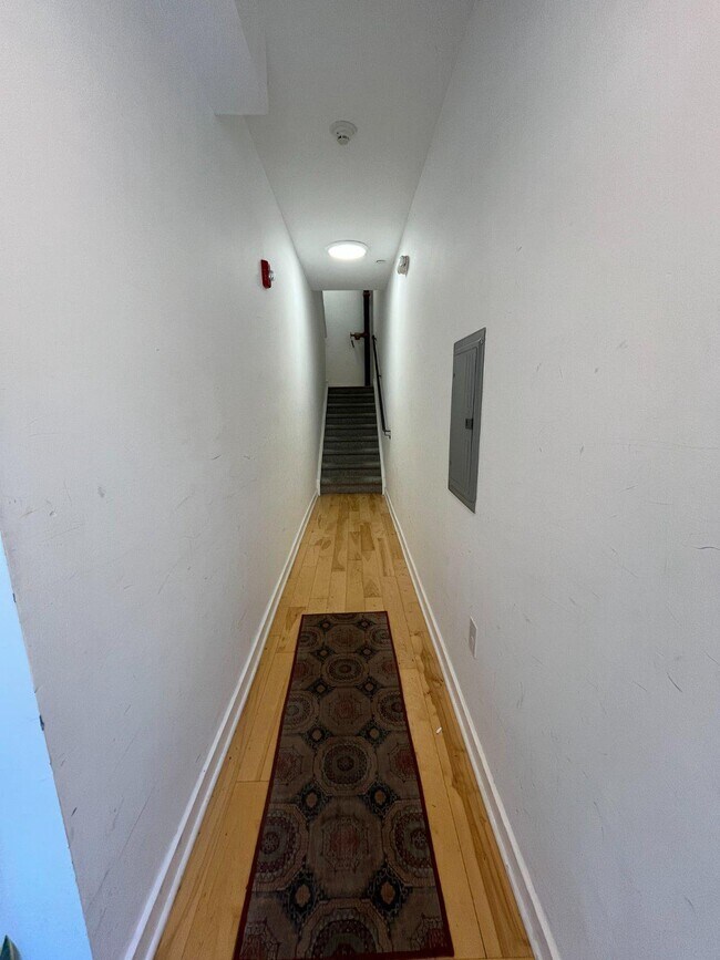 Building Photo - 926 N 15th St