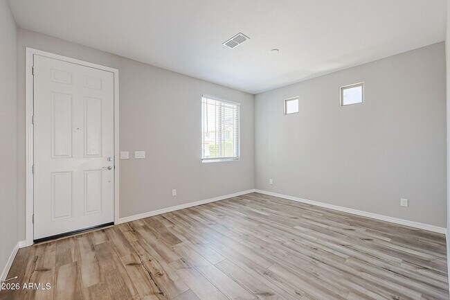 Building Photo - 9018 W San Miguel Ave