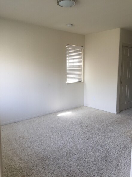En-suite downstairs - 8022 Mammoth Dr