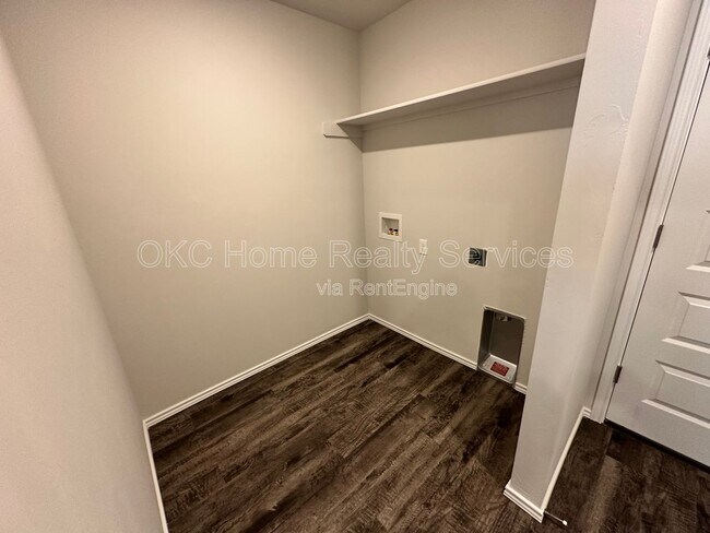 Building Photo - 618 SW 119th St