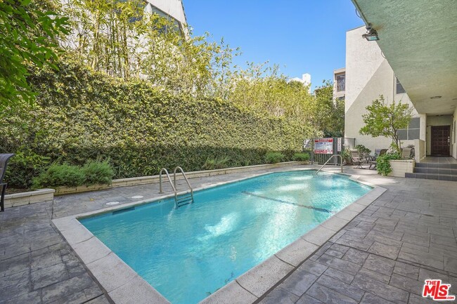 Building Photo - 1228 N La Cienega Blvd