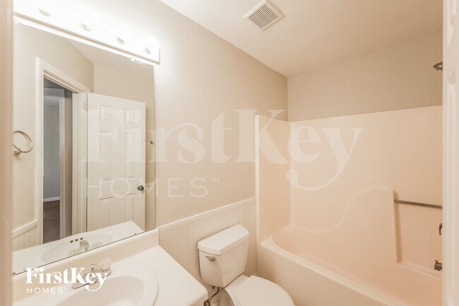 Building Photo - 4602 Hollow Ln