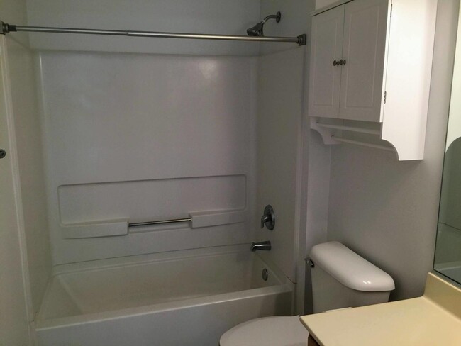 Building Photo - 525 Silverstone Dr