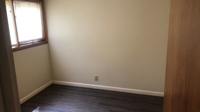 Building Photo - 1313-1315 NE Harvey Road