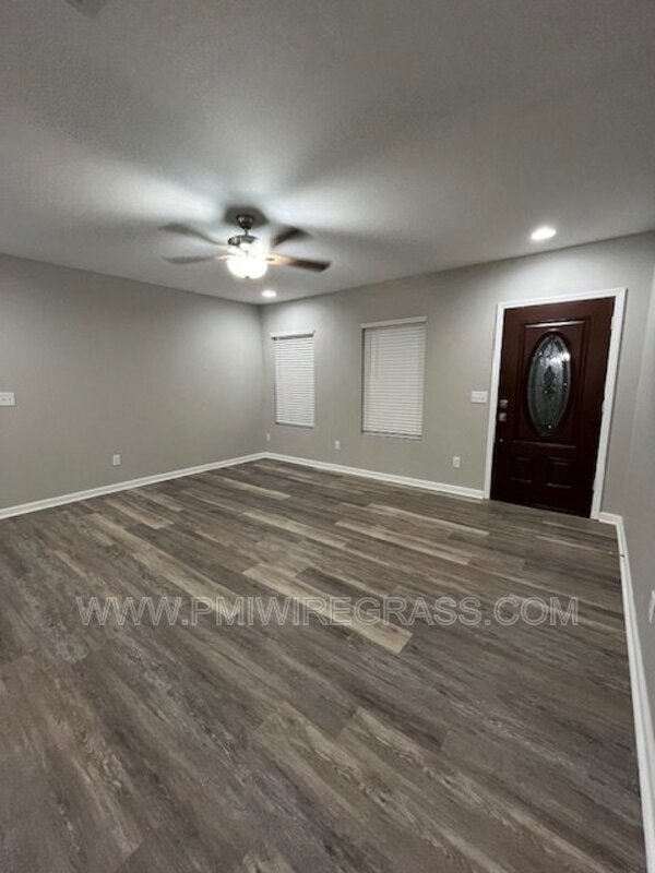 Building Photo - 347 Spruce Ln