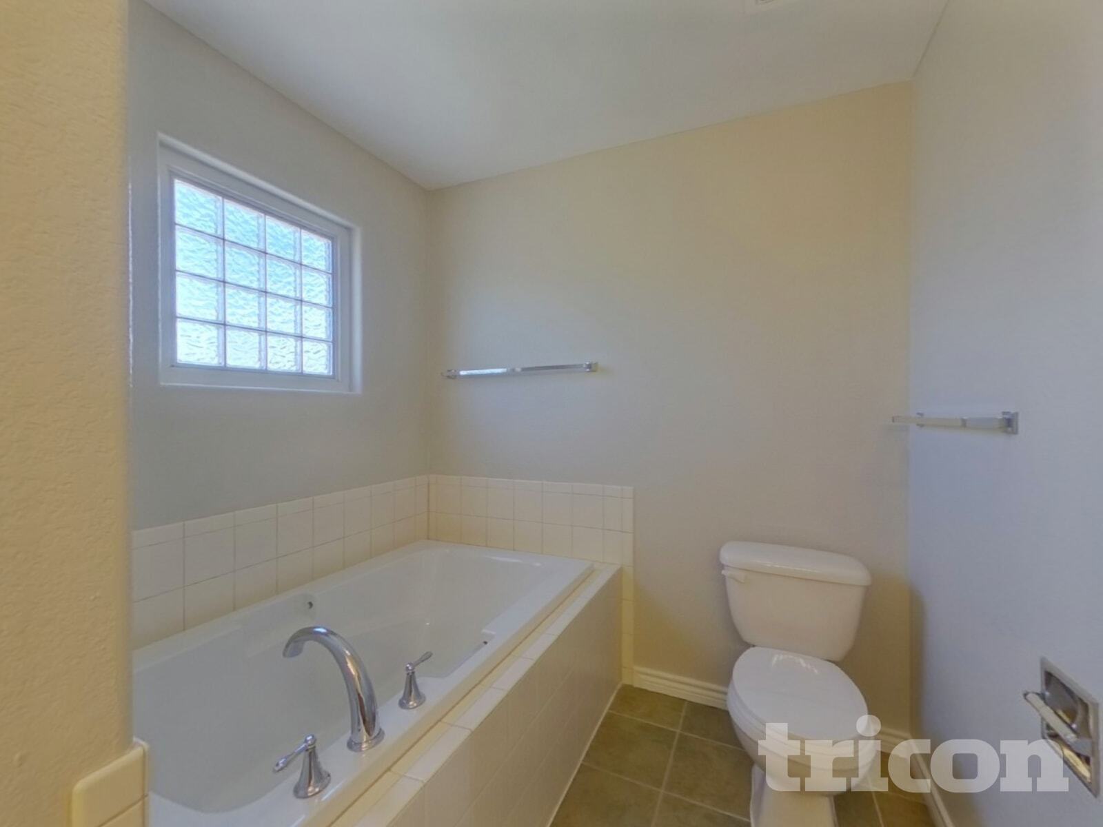 Building Photo - 385 Longspur Dr