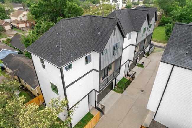 Building Photo - 2811 Anita St