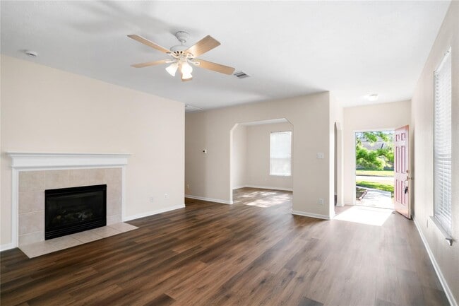 Building Photo - 8810 Willow Spur Dr