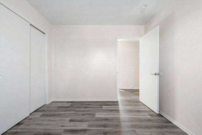 Building Photo - 1703 Pinewood Ln