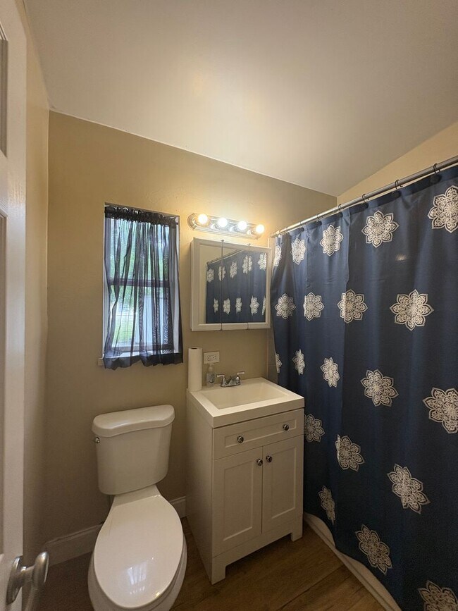 Building Photo - Cute Remodeled Deltona Beauty Call Sheila ...