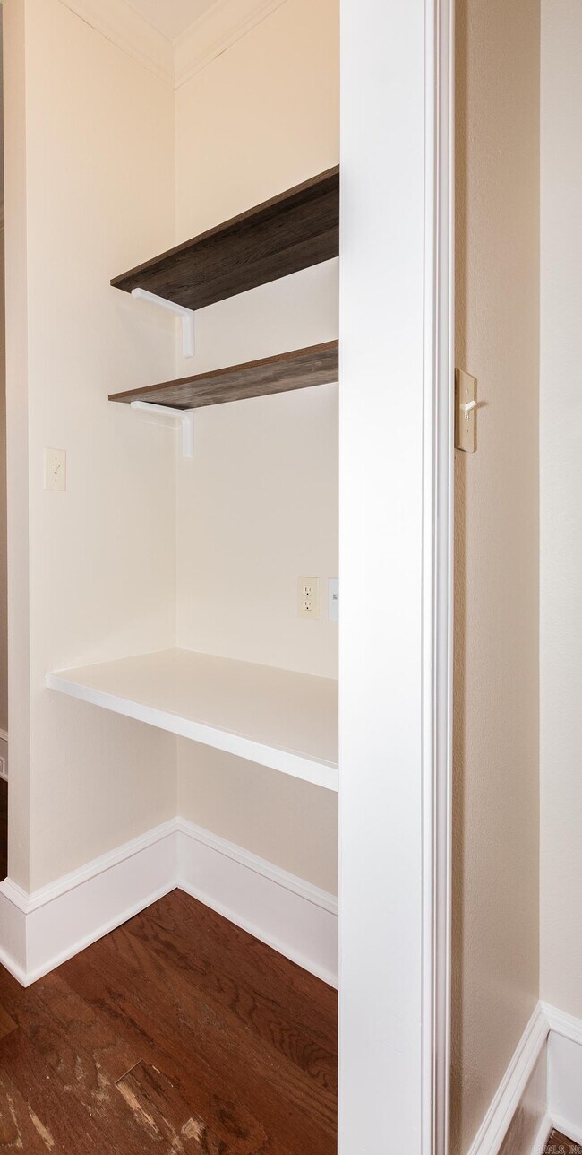 Building Photo - 7106 Ohio St