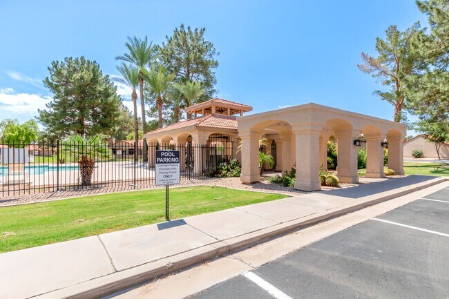 Building Photo - 945 N Pasadena