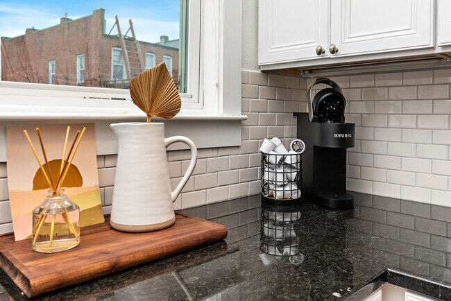 Building Photo - 526 Troost Ave