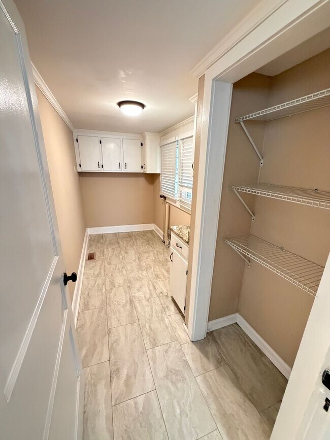 Building Photo - Charming & Spacious 3-Bedroom Home with a Large Fenced Yard!