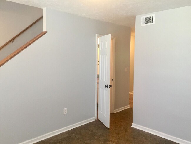 Building Photo - 2708 Blossom Dr