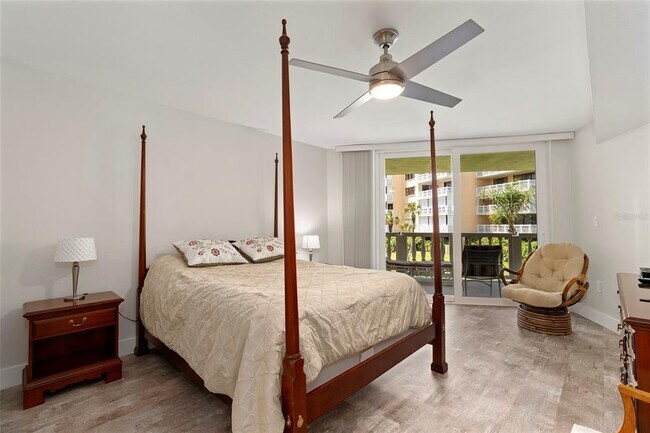 Building Photo - 6500 Sunset Way