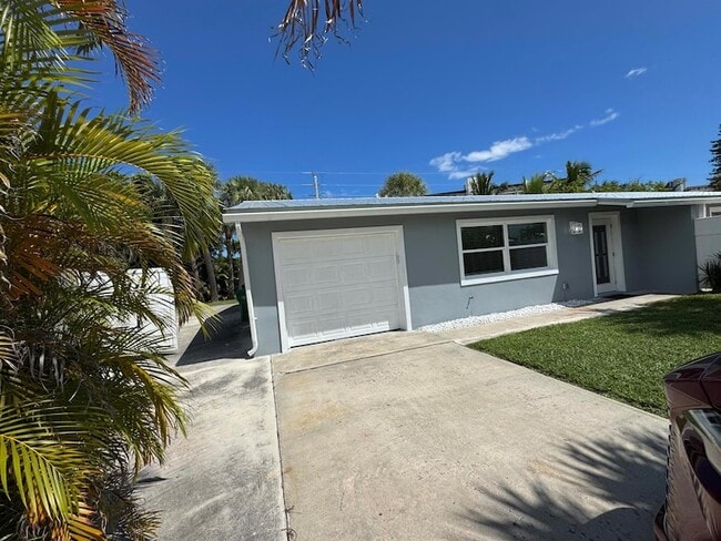 Building Photo - 110 N Las Olas Dr