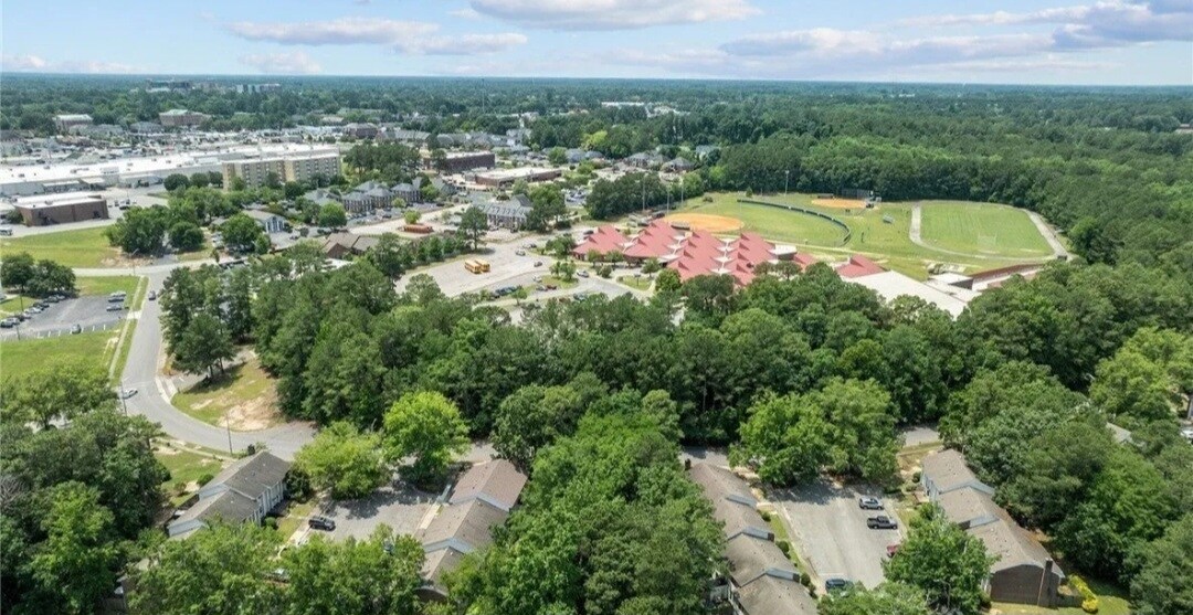 Building Photo - 595 Winding Creek Rd