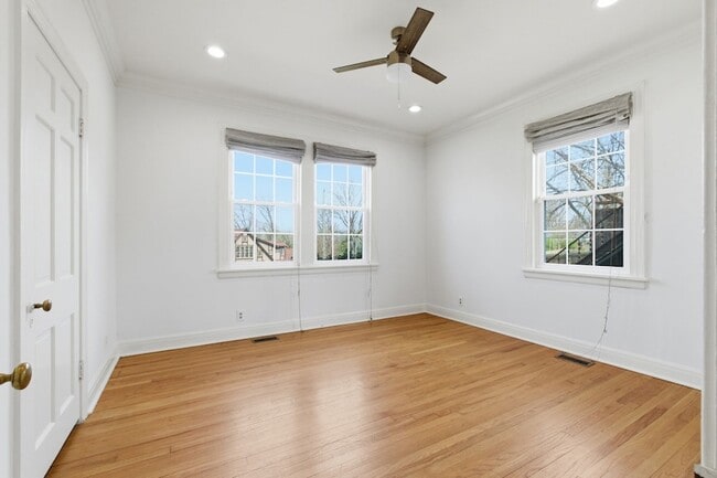 Building Photo - 1002 Sutton Hill Rd