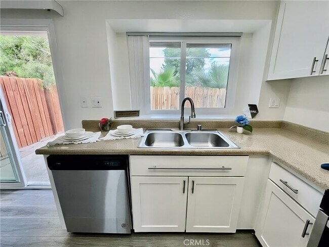 Building Photo - 79400 Ave 42