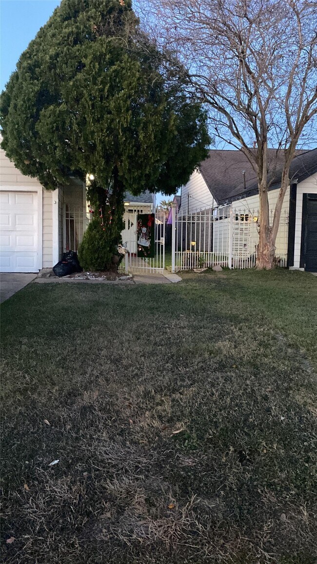 Building Photo - 11818 Plumbrook Dr