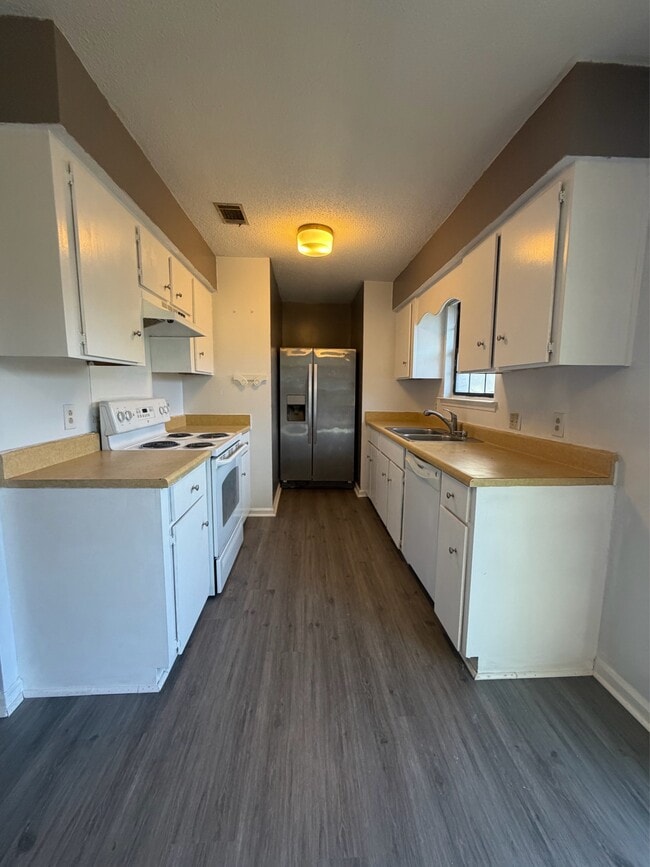 Building Photo - 231 Honey Ln Cir