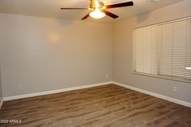 Building Photo - 2046 N Parish Ln