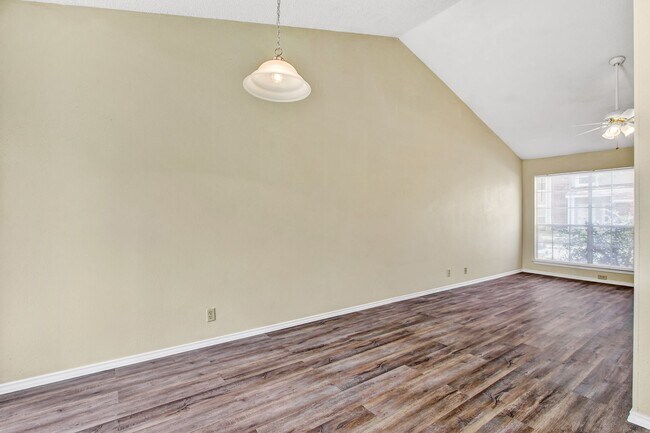 Building Photo - Move-In Ready Condo with Open Layout